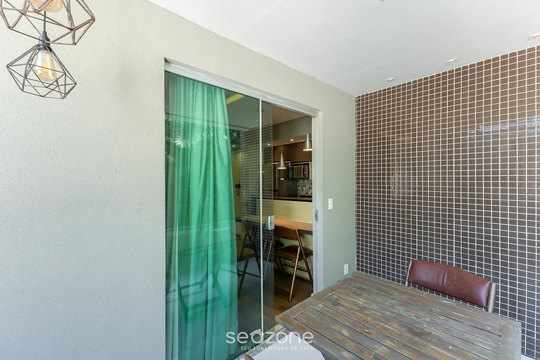 Apto a 200m do mar em prédio c/ piscina CCA0103