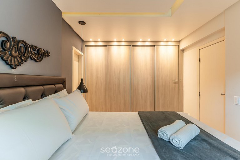 Apto a 200m do mar em prédio c/ piscina CCA0103