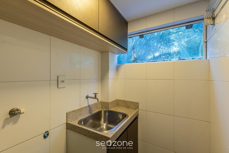 Apto a 200m do mar em prédio c/ piscina CCA0103