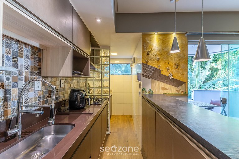 Apto a 200m do mar em prédio c/ piscina CCA0103