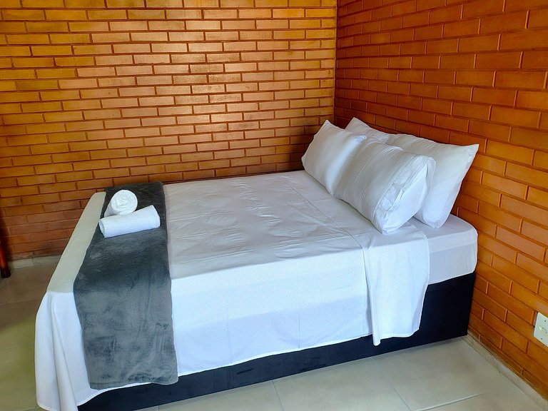 Studio c/ varanda e churrasq., 350m do Mar MHK0003