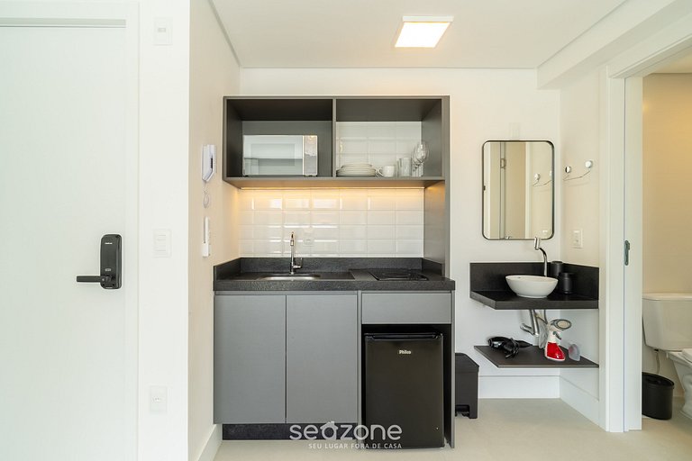 Studio em prédio c/ piscina, 150m da Lagoa LST0011