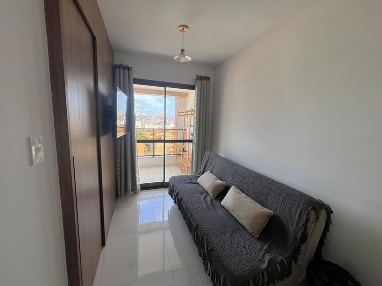 Apto c/ varanda a 750m do mar em Salvador SMT0916