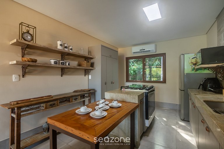 Apto c/ varanda espaçosa à beira-mar – VVA0201