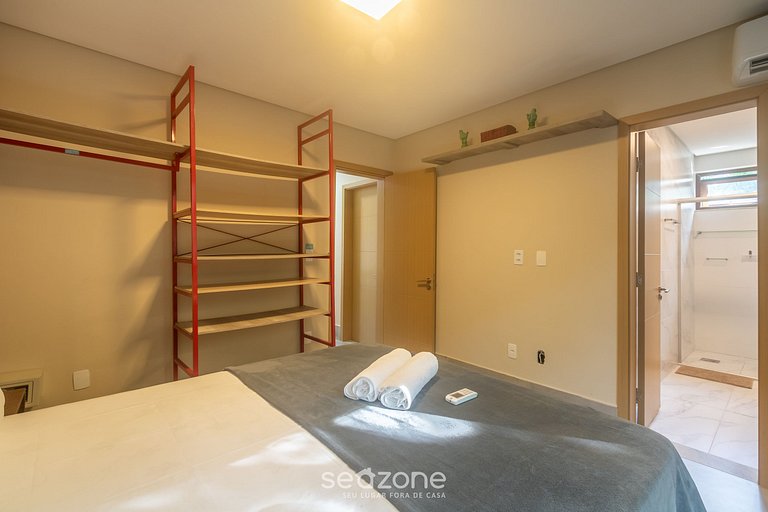 Apto c/ varanda espaçosa à beira-mar – VVA0201