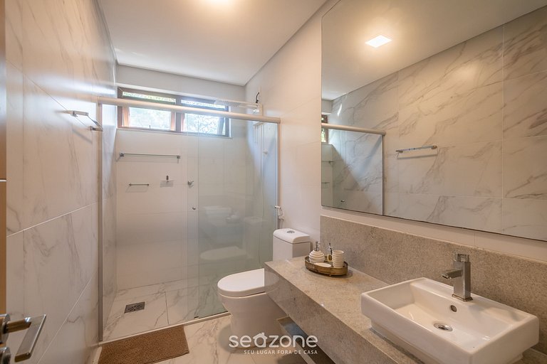 Apto c/ varanda espaçosa à beira-mar – VVA0201