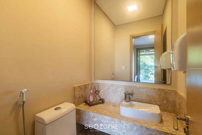 Apto c/ varanda espaçosa à beira-mar – VVA0201