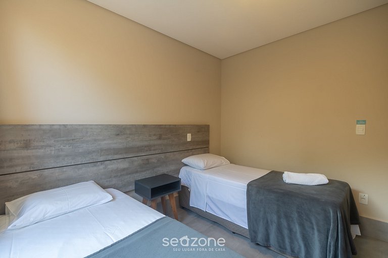 Apto c/ varanda espaçosa à beira-mar – VVA0201