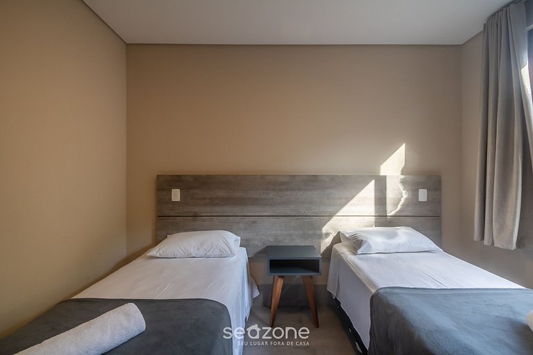 Apto c/ varanda espaçosa à beira-mar – VVA0201