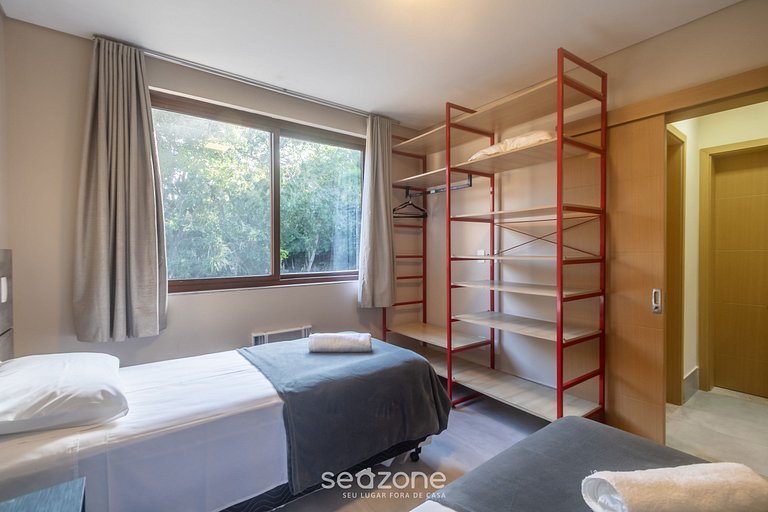 Apto c/ varanda espaçosa à beira-mar – VVA0201