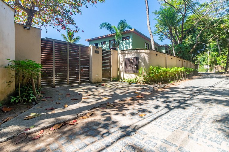 Aptos equipados en condominio frente al mar con área de ocio