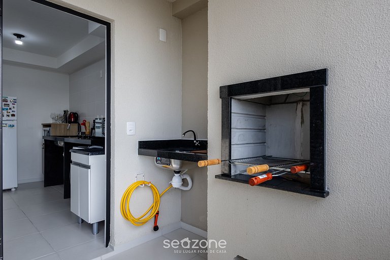 Apto c/ churrasqueira, varanda e vista mar SKL0505