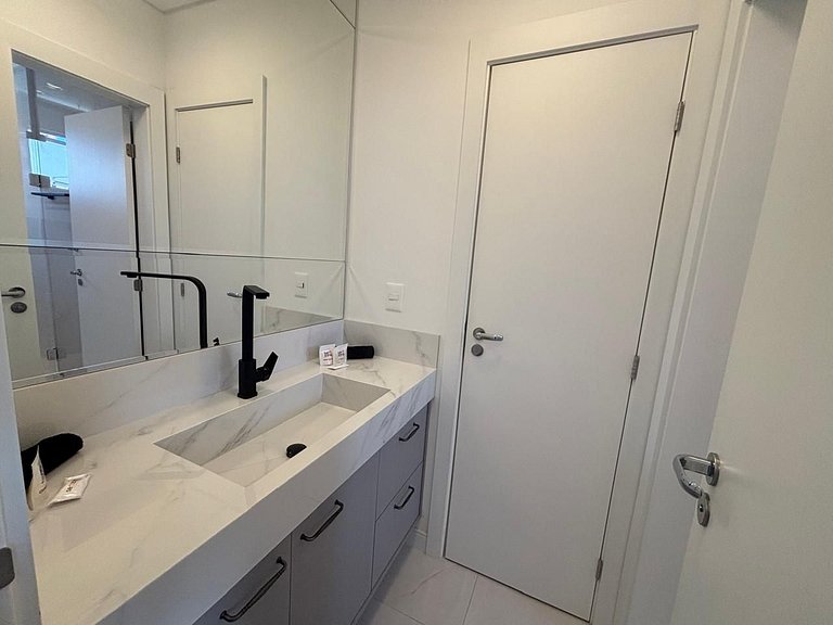 Apto c/ churrasq. a 450m do mar, Perequê SRF0601