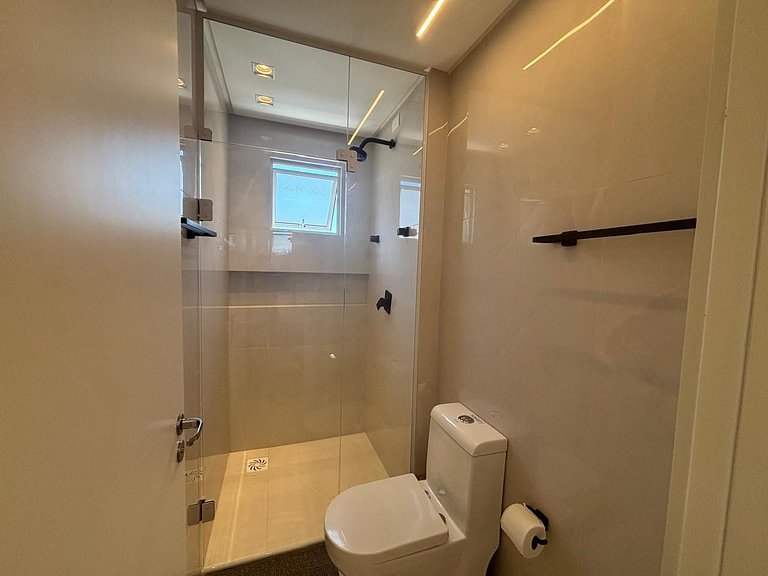 Apto c/ churrasq. a 450m do mar, Perequê SRF0601