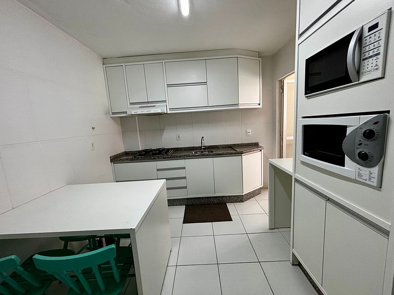 Apto no Centro de Itapema, a 200m do Mar EBM0122