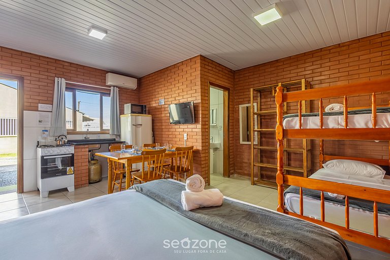 Studio c/ varanda e churrasq., 350m do Mar MHK0003