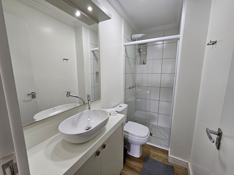 Apto c/ varanda gourmet e vista mar ERM0101