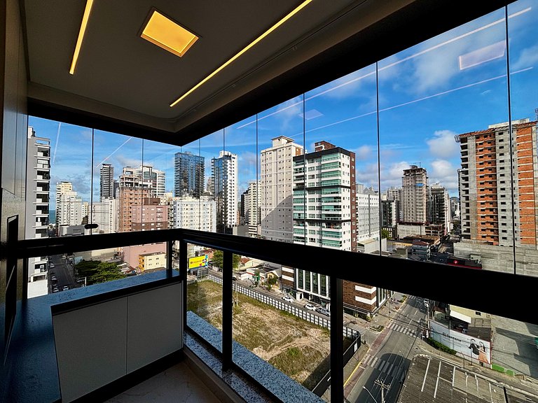 Apto c/ varanda gourmet a 700m da Praia BON1101