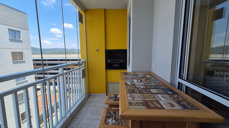 Apto c/ Churrasq. em Cond. Beira-mar VAC0801