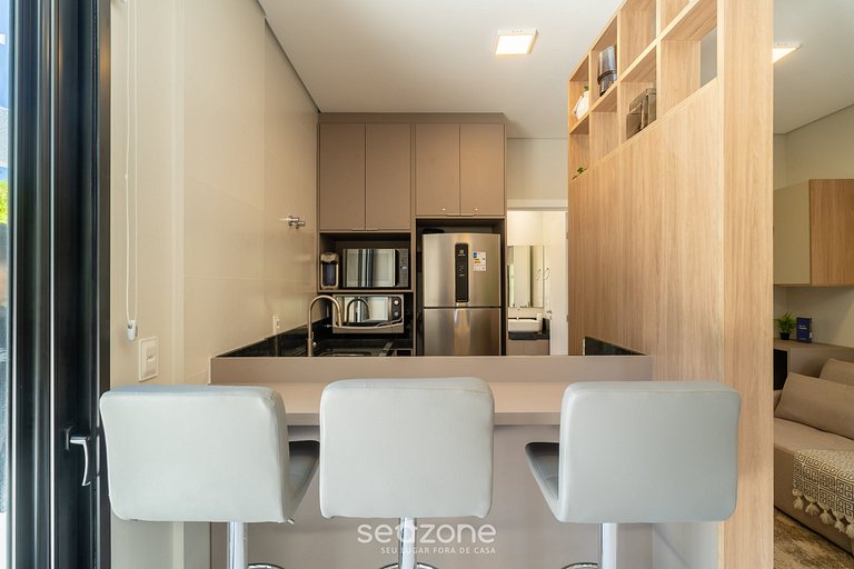 Conforto c/ Varanda em Cond. c/ Piscina SGR0217
