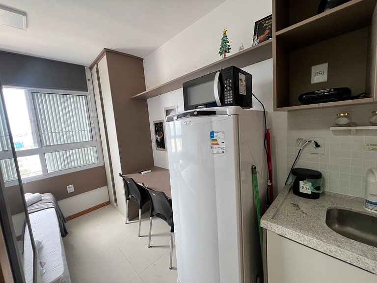 Studio Moderno a 160m do mar em prédio SAA0521