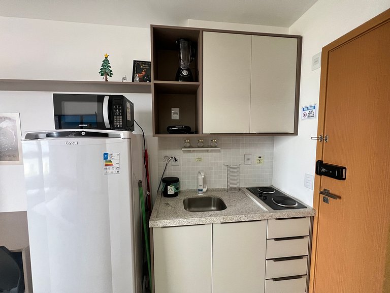 Studio Moderno a 160m do mar em prédio SAA0521