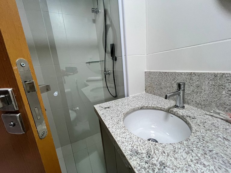 Studio Moderno a 160m do mar em prédio SAA0521