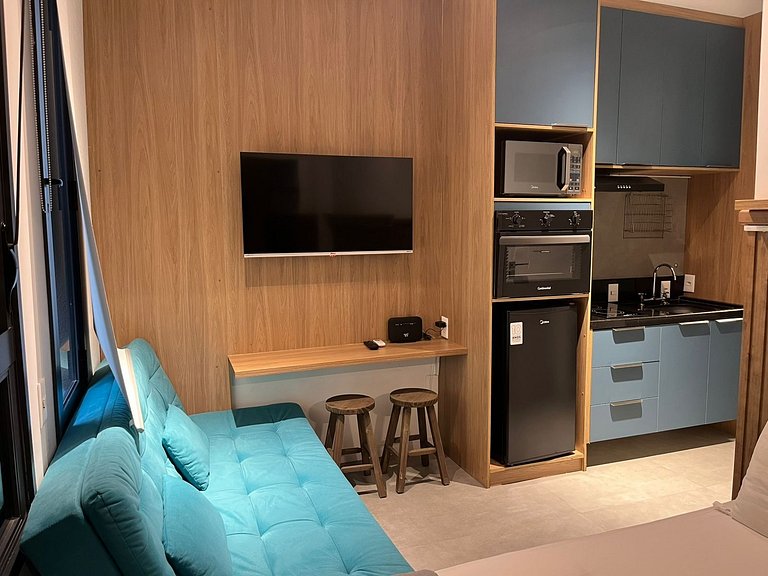 Studio em cond. c/ piscina e academia, SP HMC0101