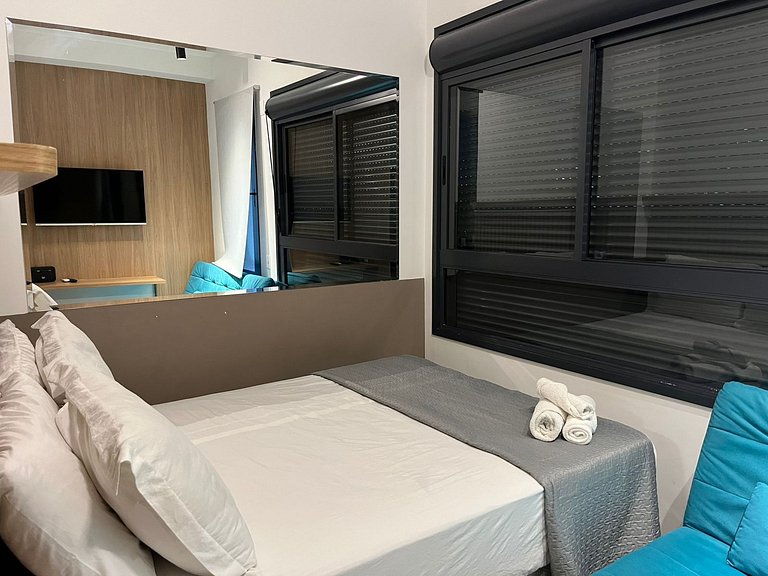 Studio em cond. c/ piscina e academia, SP HMC0101