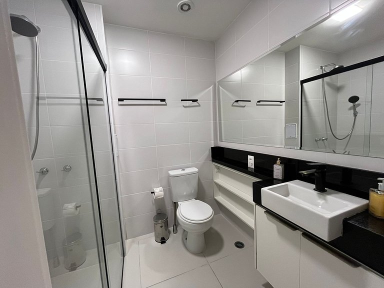 Studio em cond. c/ piscina e academia, SP HMC0101