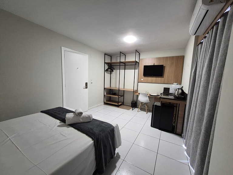 Studio c/ piscina aquecida no prédio UPP0613