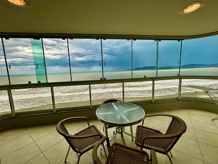 Apto c/ varanda gourmet à beira-mar RKR0502