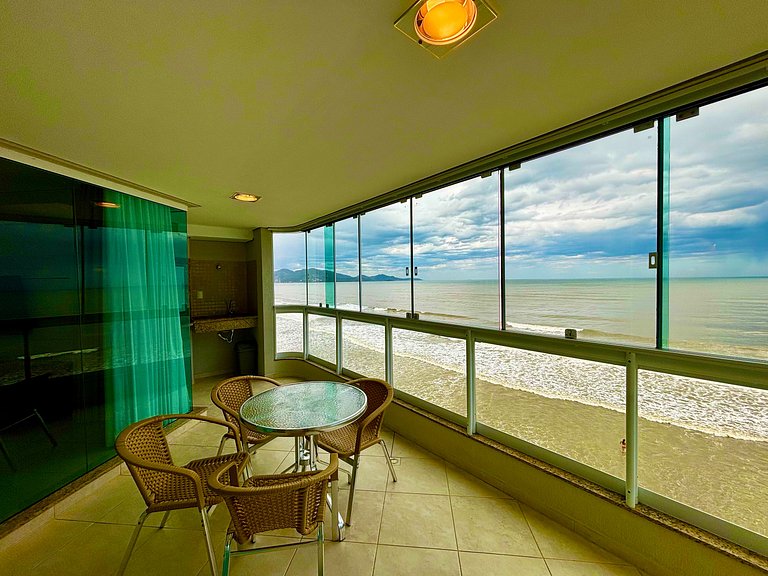 Apto c/ varanda gourmet à beira-mar RKR0502