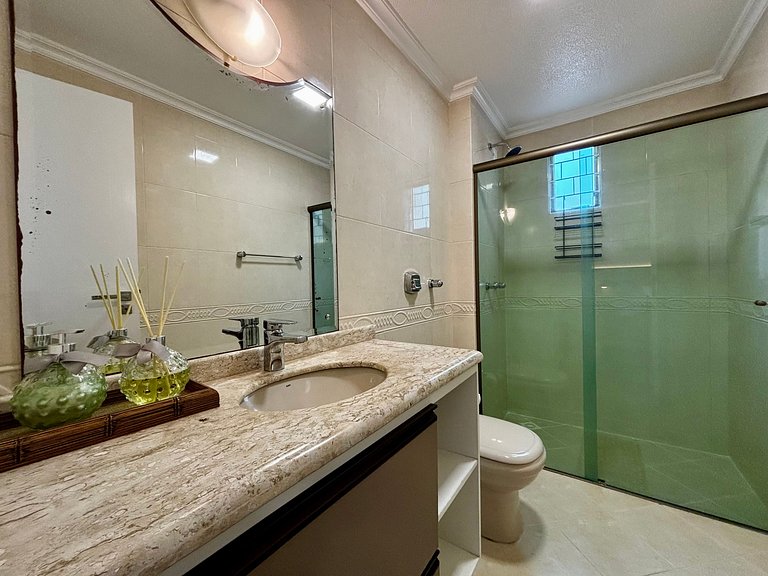 Apto c/ 3Q e churrasqueira a 400m da Praia PRS0101