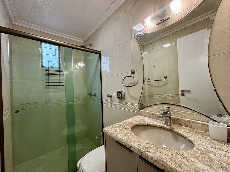 Apto c/ 3Q e churrasqueira a 400m da Praia PRS0101