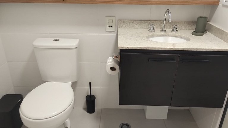 Estúdio Completo a 120 m do Metrô HMR0602