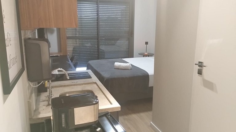 Estúdio Completo a 120 m do Metrô HMR0602