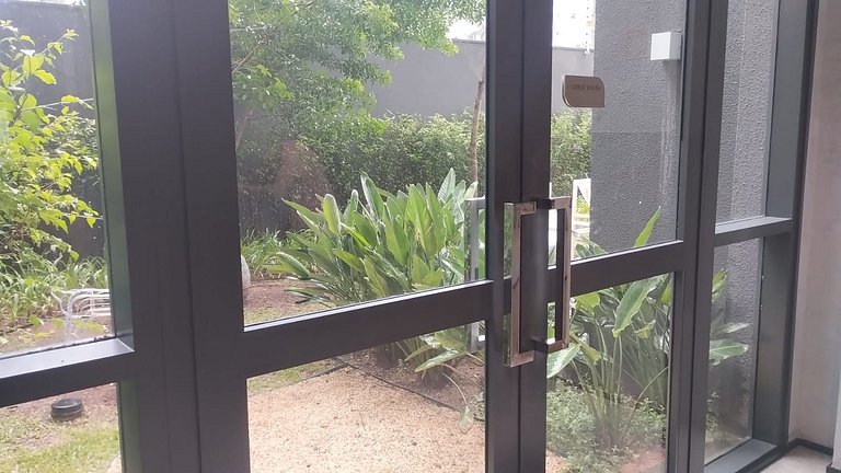 Estúdio Completo a 120 m do Metrô HMR0602