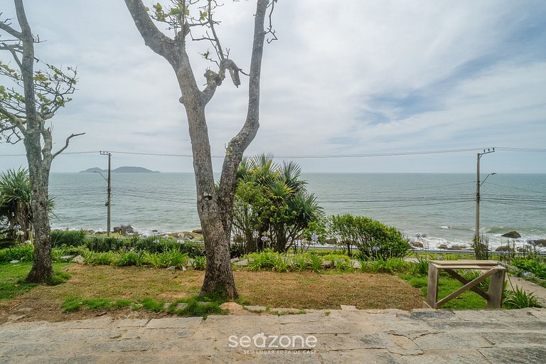 Studio em cond. a apenas 50 m do mar FTS0004