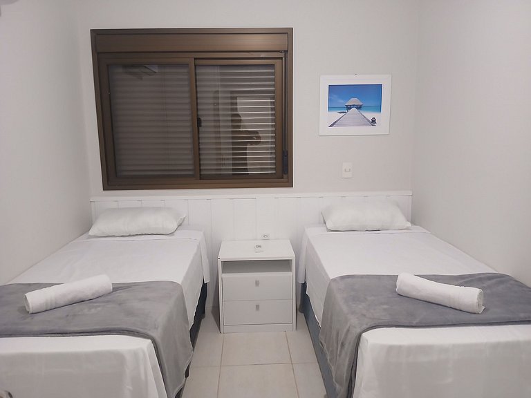 Apto em Cond. c/ Piscina e Acesso às Dunas POS0211