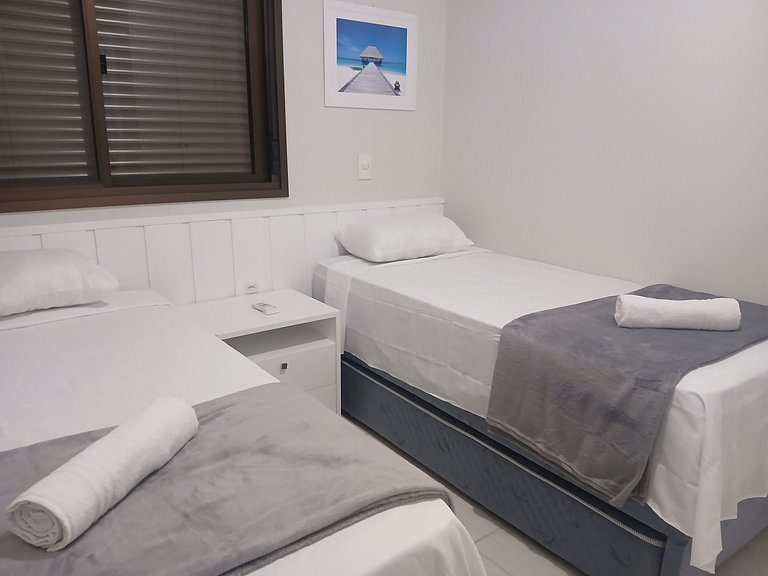 Apto em Cond. c/ Piscina e Acesso às Dunas POS0211