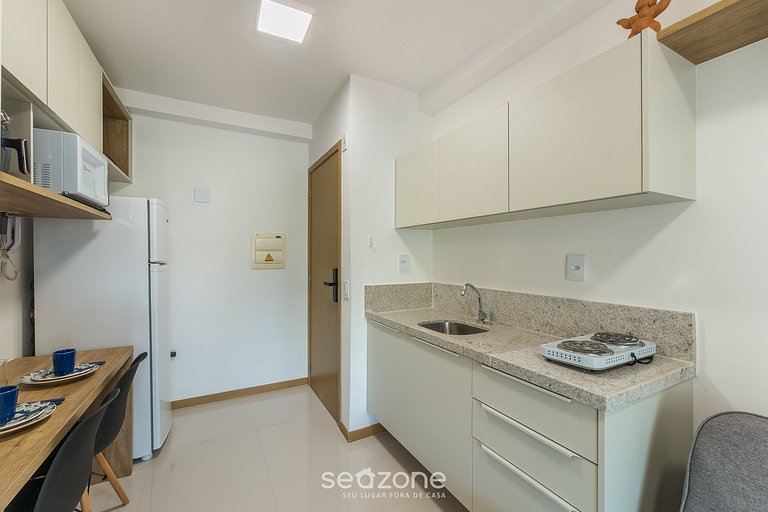 Apto c/ varanda a 290 m da Praia, Salvador HOA0308