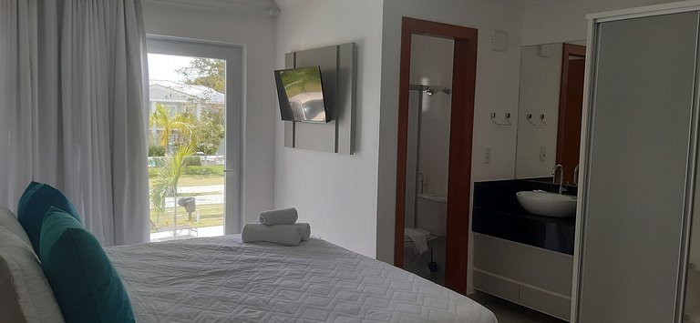 Casa 2 Suítes em Cond. c/ Piscina MNT0058