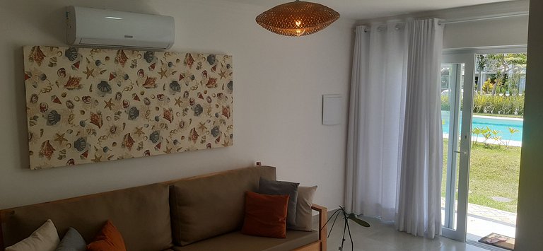 Casa 2 Suítes em Cond. c/ Piscina MNT0058