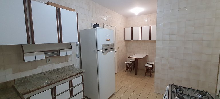 Apto 3QTs a 130 m da Praia do Morro GFT0101