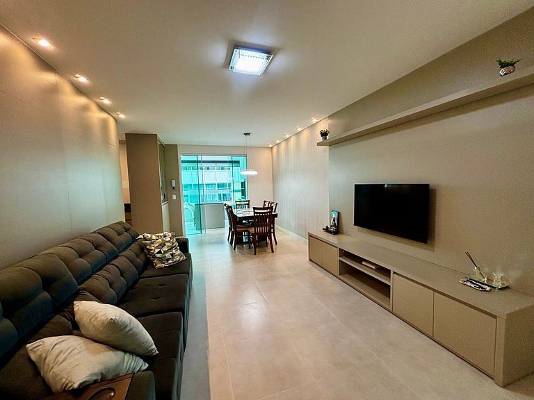 Apto c/ varanda gourmet a 450m da praia REB0802