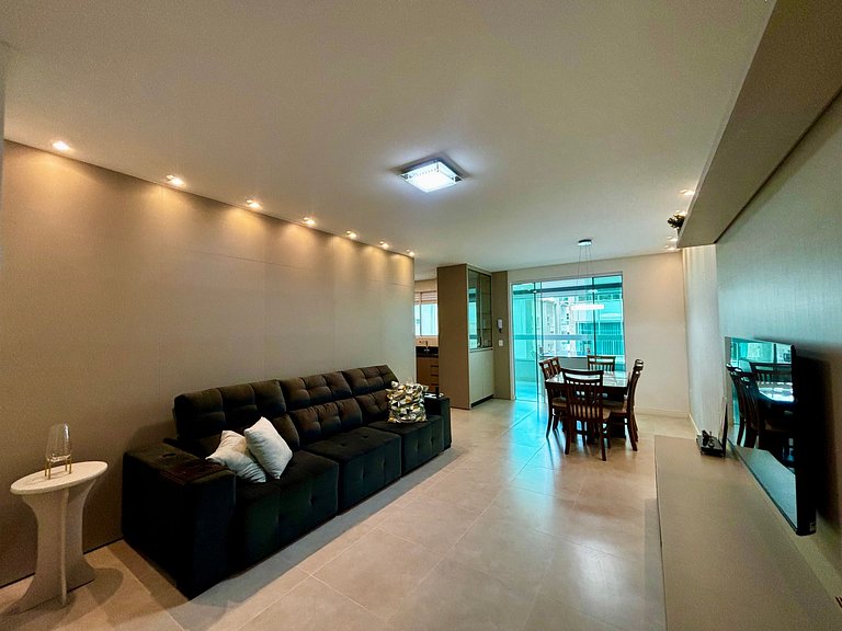 Apto c/ varanda gourmet a 450m da praia REB0802