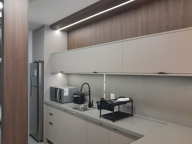 Studio c/ varanda a poucos passos da praia FFS0501