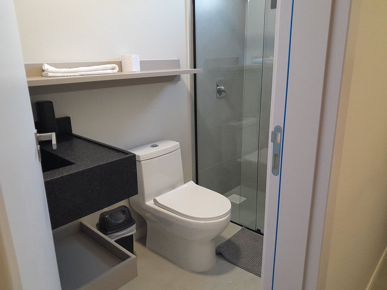 Studio c/ varanda a poucos passos da praia FFS0501