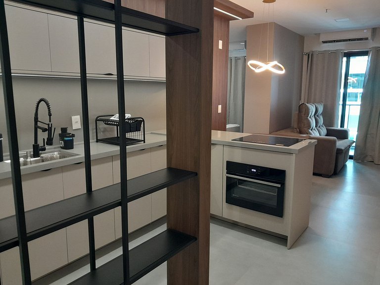 Studio c/ varanda a poucos passos da praia FFS0501